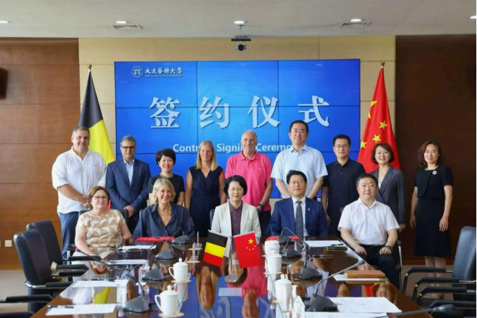 学校与比利时布鲁塞尔自由大学签署合作协议